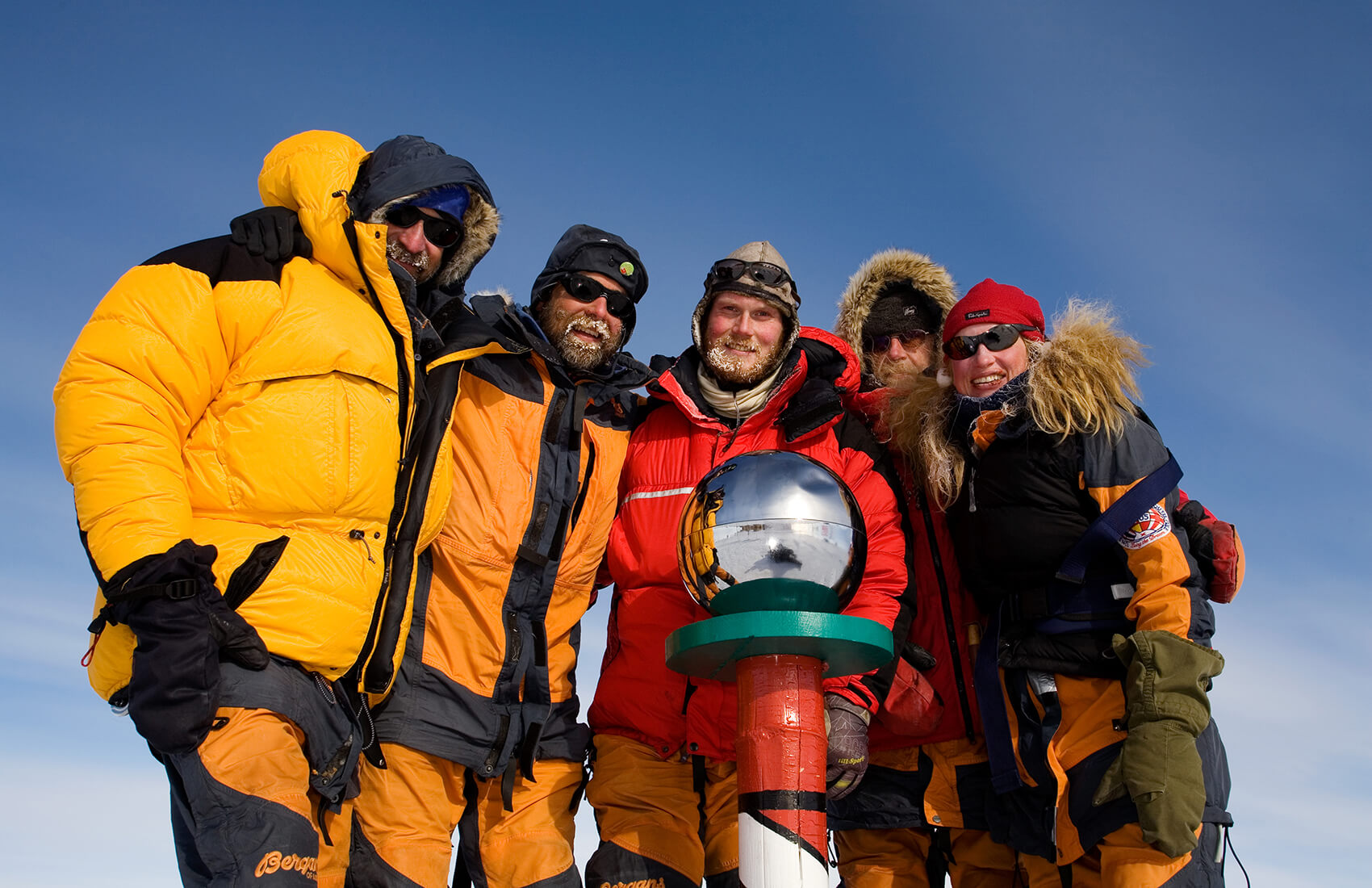 More poles. Куртка South Pole Expedition. Куртка North Pole Expedition. Костюм полярника. Одежда полярников.